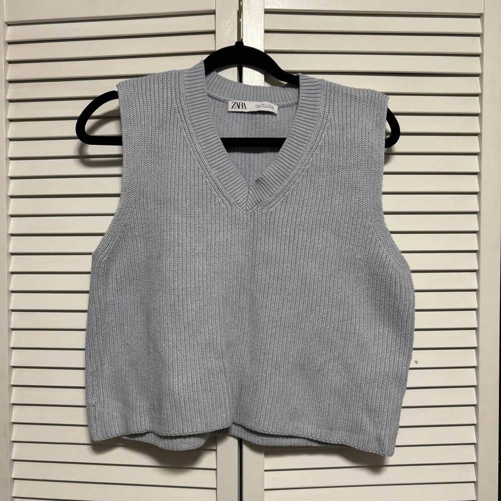Women's Zara cropped sweater‎ vest size medium.